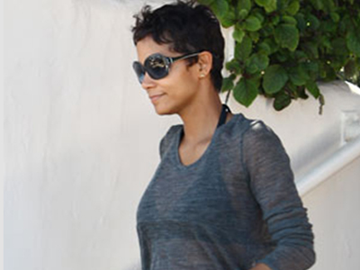 Είπε να δείξει τα κάλλη της…