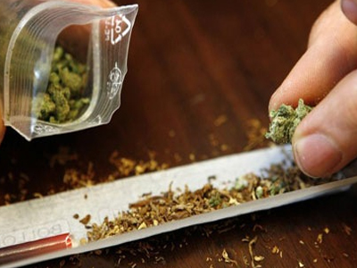 Ανήλικοι συνελήφθησαν με ναρκωτικά έξω από σχολείο