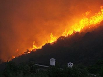 Υπό μερικό έλεγχο η φωτιά στην Κρήτη