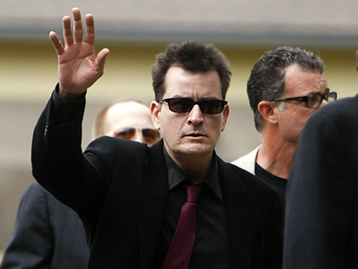 Ένοχος ο Charlie Sheen