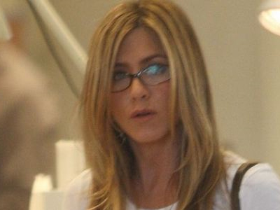 Τι καλλυντικά προτιμάει η Jennifer;