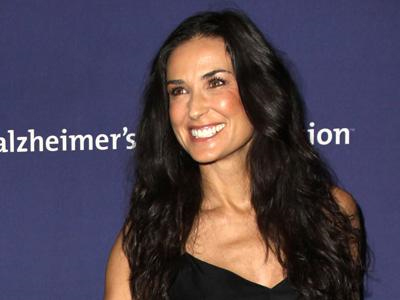 Xείρα «βοηθείας» από την Demi Moore