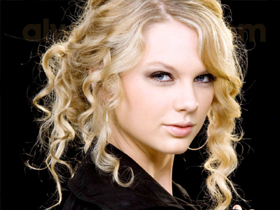 Κρατάει πράγματα για τον εαυτό της…