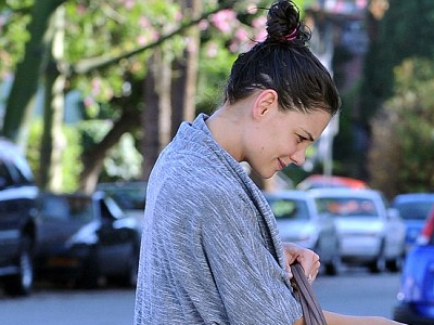 Απασχολημένη η Katie Holmes