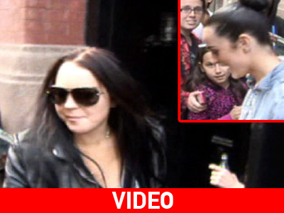 Βόλτα με την αδερφή της