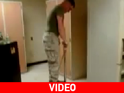 Έγινε ένα με το πάτωμα…