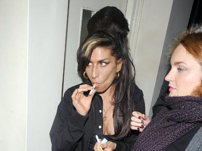 Η Amy Winehouse σχεδιάστρια μόδας