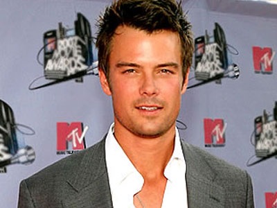 Τι σχέση έχει ο Josh Duhamel με μια στριπτιζέζ;