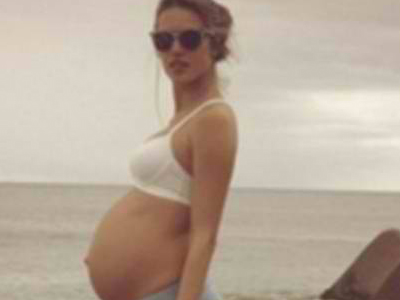 Allessandra Ambrossio: Καρέ καρέ η εγκυμοσύνη της στο twitter Allessandra Ambrossio: Καρέ καρέ η εγκυμοσύνη της στο twitter