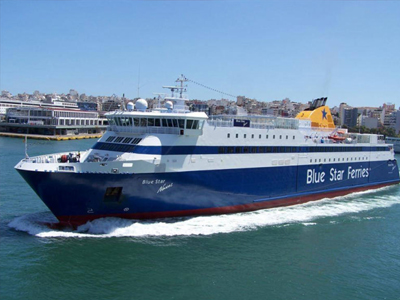 Πτώση επιβάτη του «BLUE STAR NAXOS» στη θάλασσα