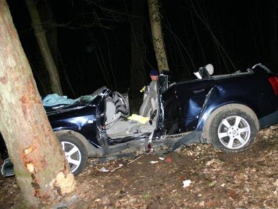 Θανατηφόρα πρόσκρουση σε δέντρο στην Εκάλη Θανατηφόρα πρόσκρουση σε δέντρο στην Εκάλη