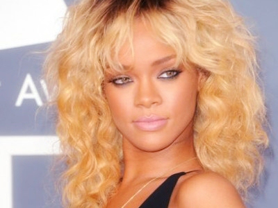 Η Rihanna στο πλευρό της γιαγιάς της