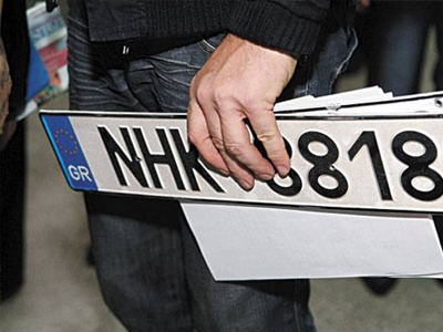 Επιστροφή πινακίδων εν όψει των εκλογών της 17ης Ιουνίου