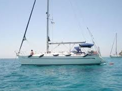 Ακυβέρνητο σκάφος στην Ίο Ακυβέρνητο σκάφος στην Ίο