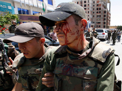 Χιλιάδες στρατιώτες του Άσαντ μεταφέρονται στο Χαλέπι Χιλιάδες στρατιώτες του Άσαντ μεταφέρονται στο Χαλέπι