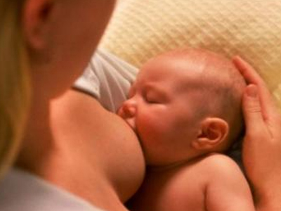 Ομαδικός Θηλασμός με φόντο τον Λευκό Πύργο