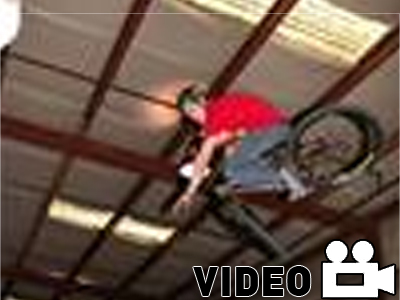 Ο Adam φλιπάρει…