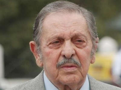 Σήμερα η κηδεία του Λάκη Σάντα, σε λαϊκό προσκύνημα η σορός