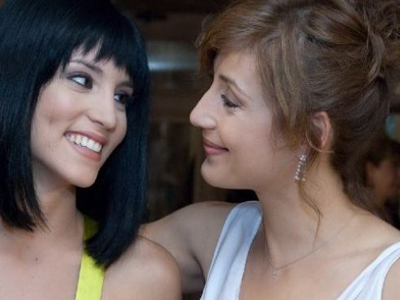 Οι μάσκες πέφτουν