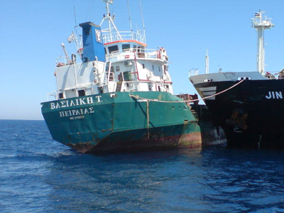 Πρόσκρουση πλοίων στο λιμάνι της Ρόδου