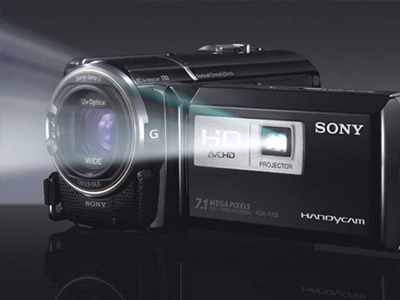 Η Sony κυκλοφορεί βιντεοκάμερα με ενσωματωμένο προτζέκτορα