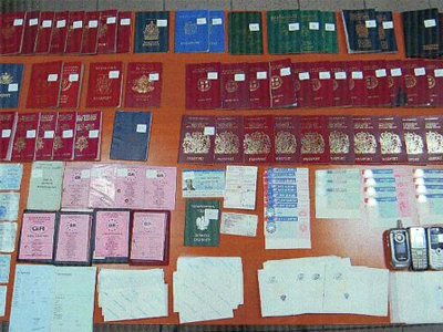 Εξάρθρωση κυκλώματος έκδοσης πλαστών νομιμοποιητικών εγγράφων