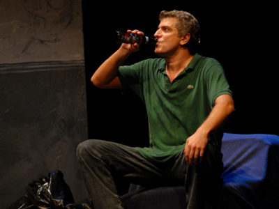 «Caveman» του Rob Becker