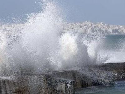 Δεν έπιασε λιμάνι λόγω καιρού