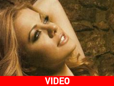 Η Ζέτα Μακρυπούλια σε ρόλο τραγουδίστριας