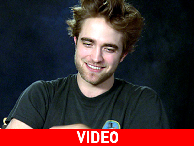 Ο Robert Pattinson μιλά για τη γνωριμία του με την Emilie De Ravin Ο Robert Pattinson μιλά για τη γνωριμία του με την Emilie De Ravin