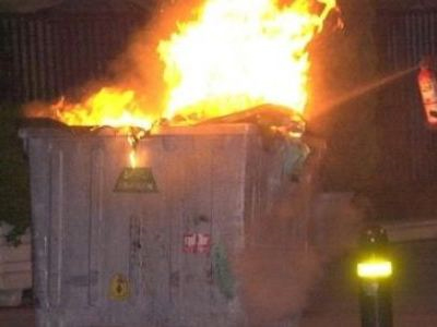 Φωτιά σε κάδους στη Θεσσαλονίκη