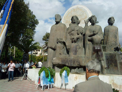 Μνημείο προς τιμή των Μικρασιατών στο Ρέθυμνο