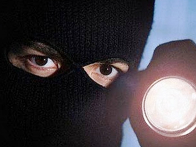 Εισέβαλαν σε μονοκατοικία στη Νέα Μάκρη