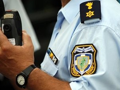 Αστυνομικός πήρε 300 ευρώ από αλλοδαπό για να του βγάλει ταυτότητα