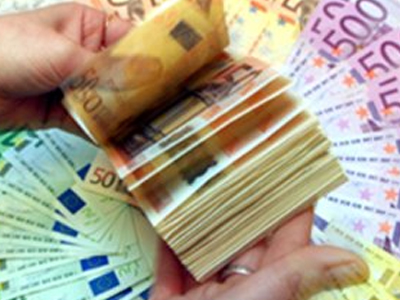 Έκανε τα ψώνια της με πλαστά χαρτονομίσματα