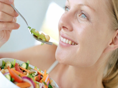 Ξεγελάστε το μυαλό σας κόβοντας την τροφή σας σε πολλά κομμάτια! Ξεγελάστε το μυαλό σας κόβοντας την τροφή σας σε πολλά κομμάτια!