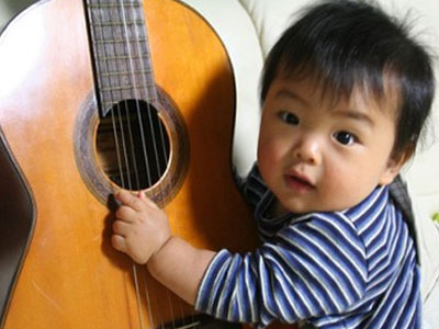 Πιο έξυπνοι ως ενήλικες όσοι μαθαίνουν μουσική σε μικρή ηλικία