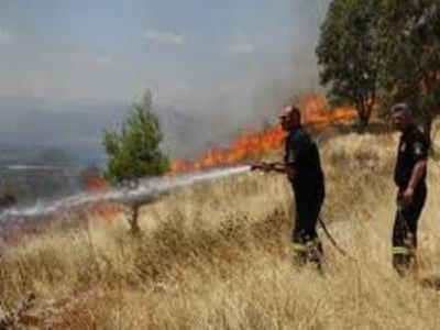 Σε εξέλιξη πυρκαγιές στην Κορινθία