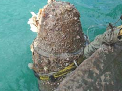 Βρήκε νάρκη στη θάλασσα