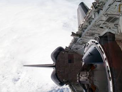 Ο άστατος καιρός επηρεάζει την προσγείωση του Endeavour