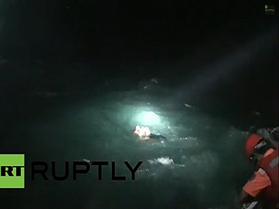 Συγκλονιστικό βίντεο με την επιχείρηση διάσωσης από το ναυάγιο του ερευνητικού πλοίου