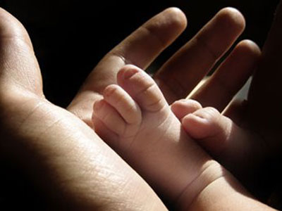 Βρέθηκε η μητέρα που εγκατέλειψε το νεογέννητο παιδί της