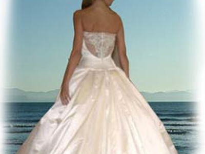 Πρόβα νυφικού για τη βουλευτίνα