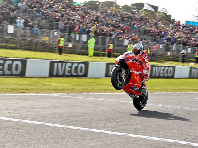 Ο Στόνερ νικητής στον αγώνα της πατρίδας του