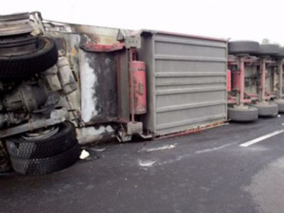 Ανατροπή νταλίκας στην Εθνική όδο