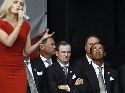 Πρόσεχε είναι από πίσω σου!