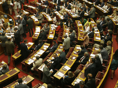 Ασφαλιστικό: Το «καθάρισαν» σε 1,5 ώρα