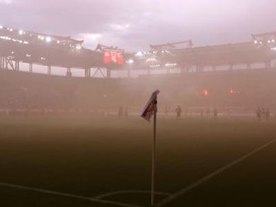 Τα … κοντά παντελονάκια της τραγωδίας μας!