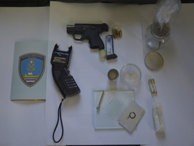 Συνελήφθη με όπλα και ναρκωτικά