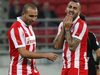 Αγωνία για τις ανανεώσεις